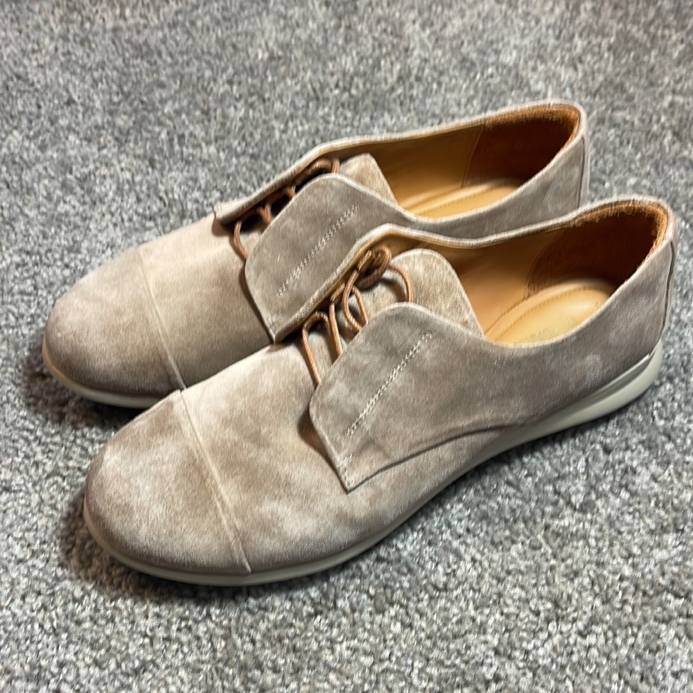 Cream Suede Loafers with Rounded Toe and Versatile Design - Picture 3 of 9